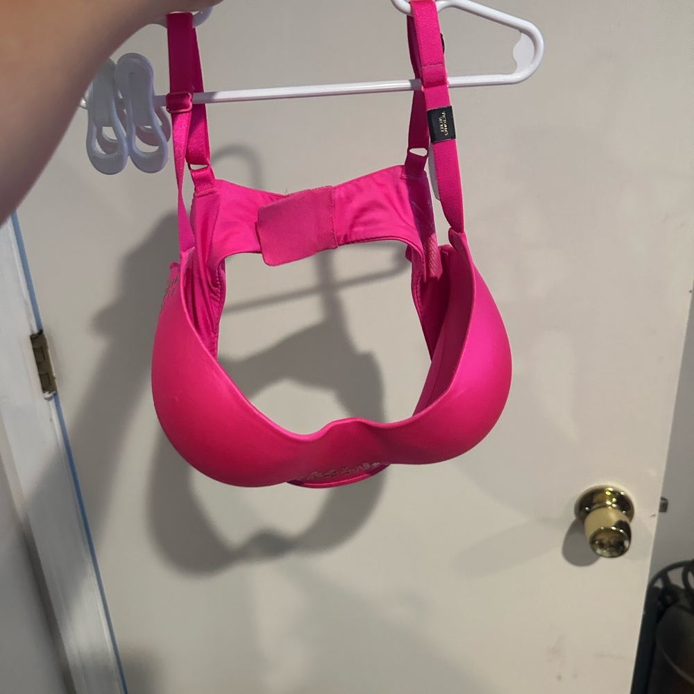 Hot pink Victoria’s Secret push-up bra